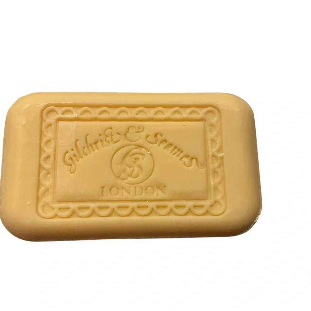 Set of 3 soap bars Gilchrist Soames English herbs chamomile 1.5 oz each England